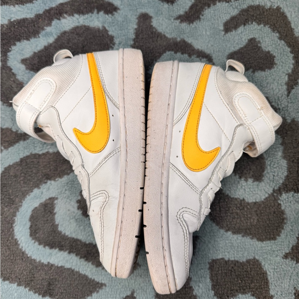 RARE Nike UNISEX Big Kid's Court Borough Mid 2 Casual Shoes CD7782G-112  Size 2Y - Picture 2 of 4